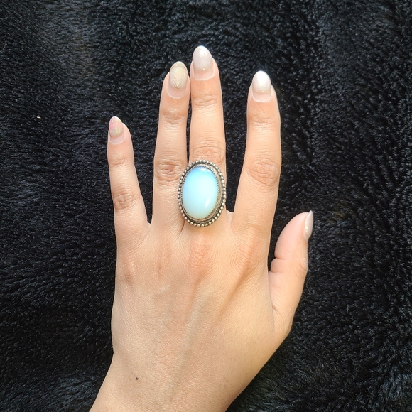 Handmade Moonstone and silver ring - Picture 3 of 6